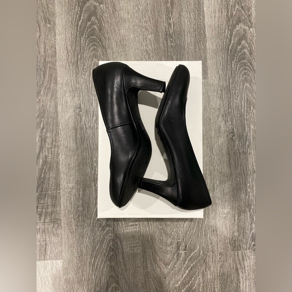 Sofft Comfort by Design Black Leather Heels SZ 8
 - Picture 3 of 10